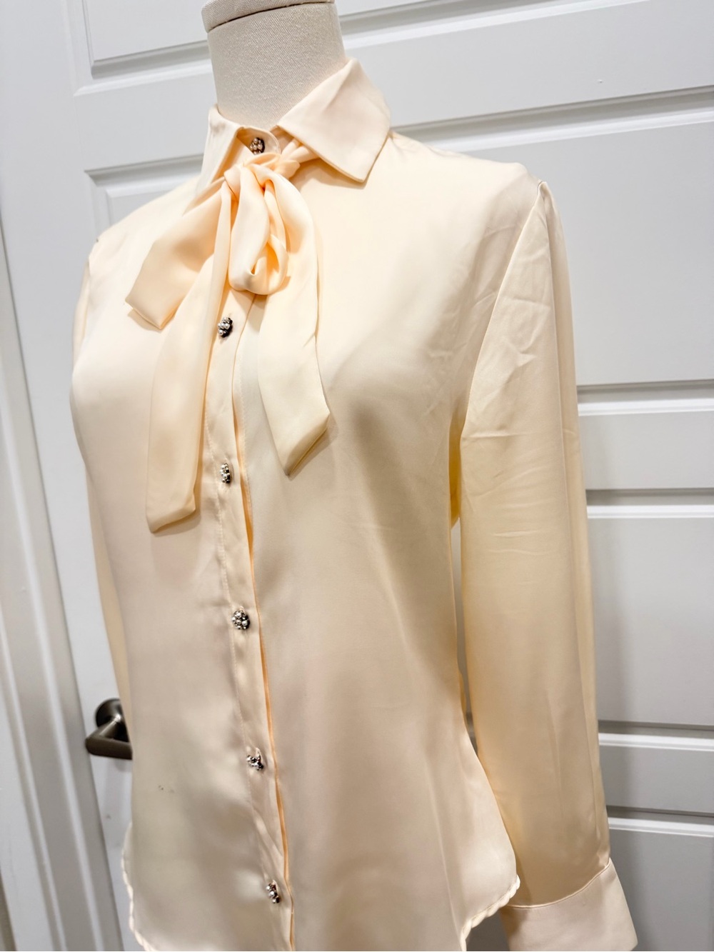 Zara Women's Cream Bow Tie Button-Down Blouse NWT - Picture 2 of 11